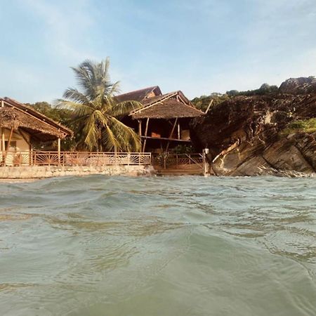 Shambala Madagascar: Beachfront Lodge And Adventures Ambolobozo Ngoại thất bức ảnh