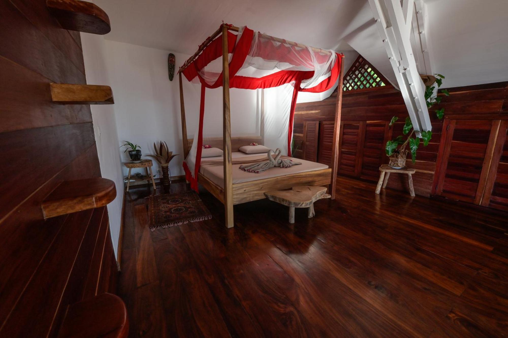 Shambala Madagascar: Beachfront Lodge And Adventures Ambolobozo Ngoại thất bức ảnh
