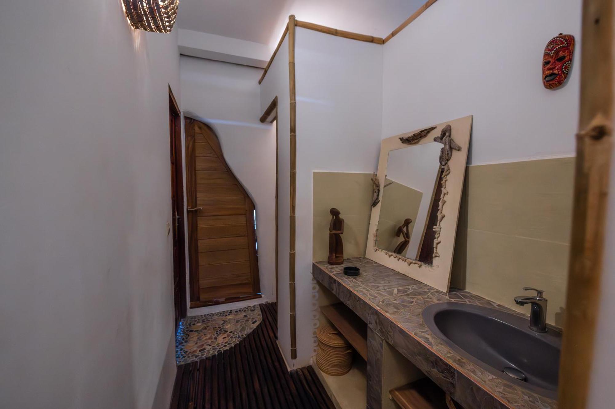 Shambala Madagascar: Beachfront Lodge And Adventures Ambolobozo Ngoại thất bức ảnh