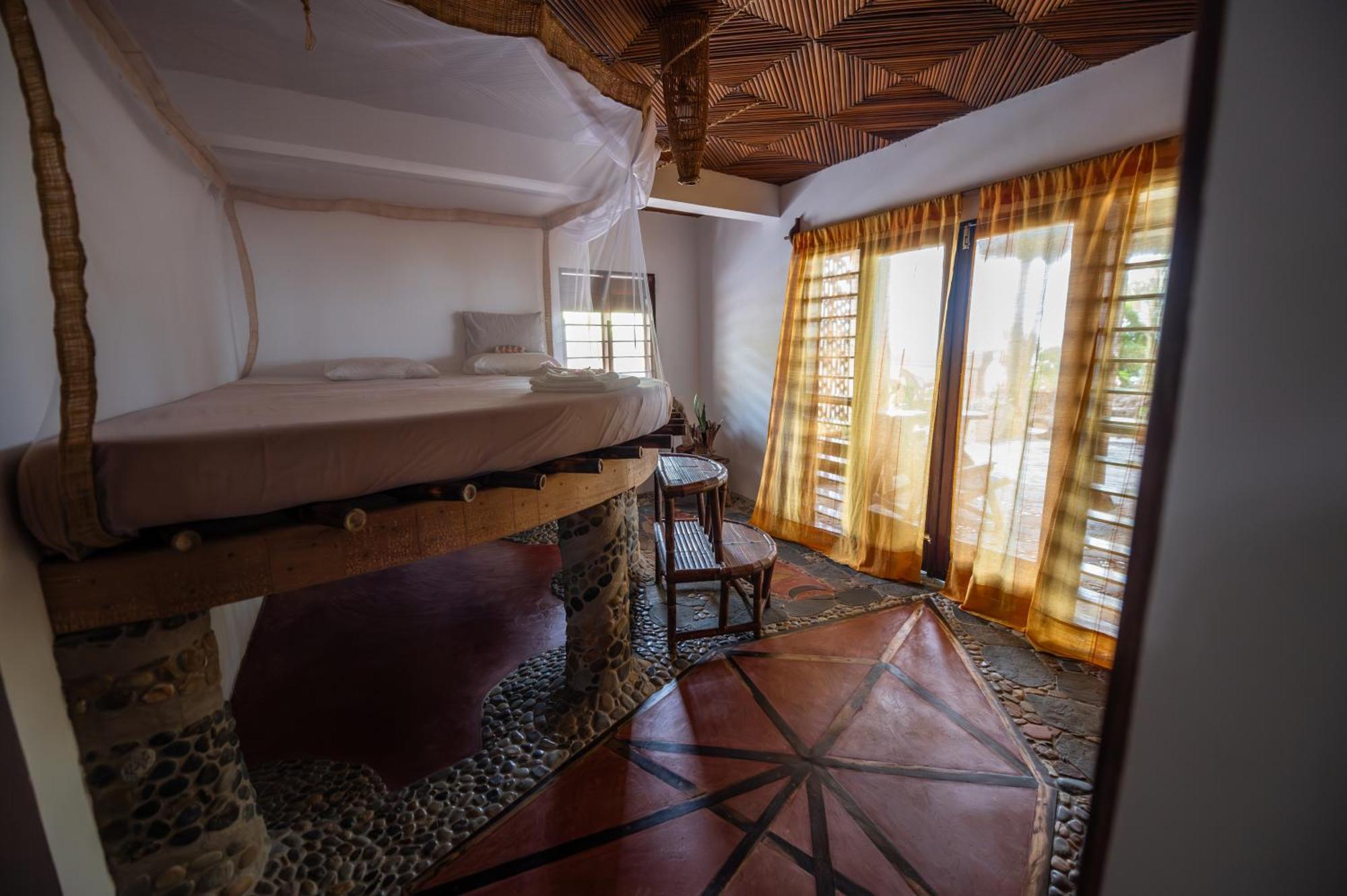 Shambala Madagascar: Beachfront Lodge And Adventures Ambolobozo Ngoại thất bức ảnh