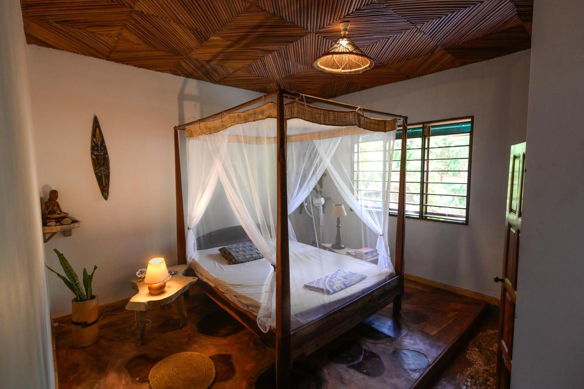 Shambala Madagascar: Beachfront Lodge And Adventures Ambolobozo Ngoại thất bức ảnh