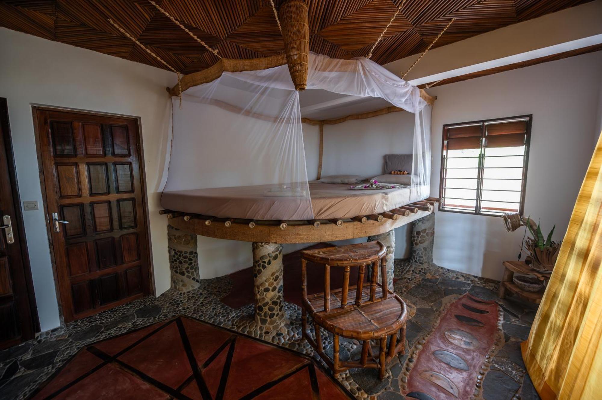 Shambala Madagascar: Beachfront Lodge And Adventures Ambolobozo Ngoại thất bức ảnh