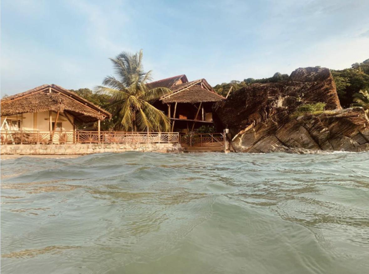 Shambala Madagascar: Beachfront Lodge And Adventures Ambolobozo Ngoại thất bức ảnh